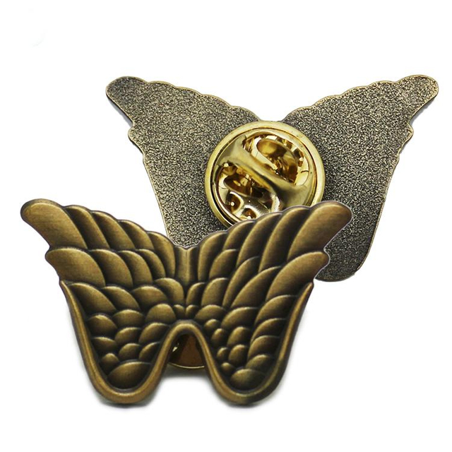 Antik guld 3D Wing Lapel Pin
