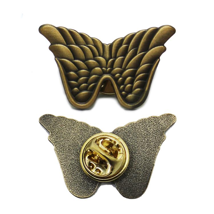 Antik guld 3D Wing Lapel Pin